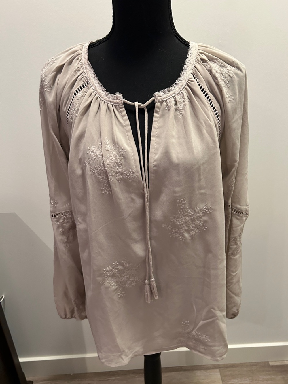 Dex Boho Embroidered Tie-Neck Women's Top in Light Beige Size Large